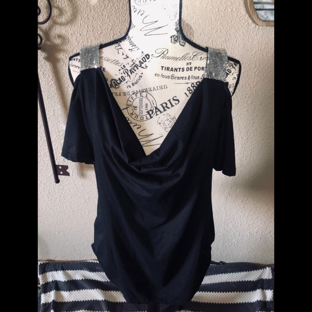 Open shoulder blouse with sequins
